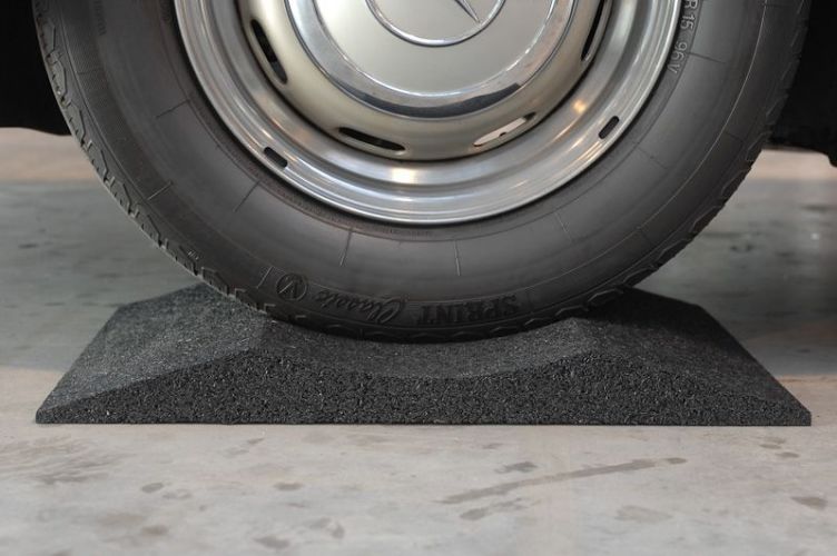 Preview: Reifenschuhe / Reifenschoner - gegen Standplatten - für Felgengrößen von 13 bis 18 Zoll und breiten Reifen bis 385er Reifenbreite (4er Set, für 1 Fahrzeug)